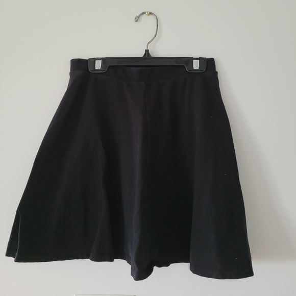 Skirts - Picture 2 of 3